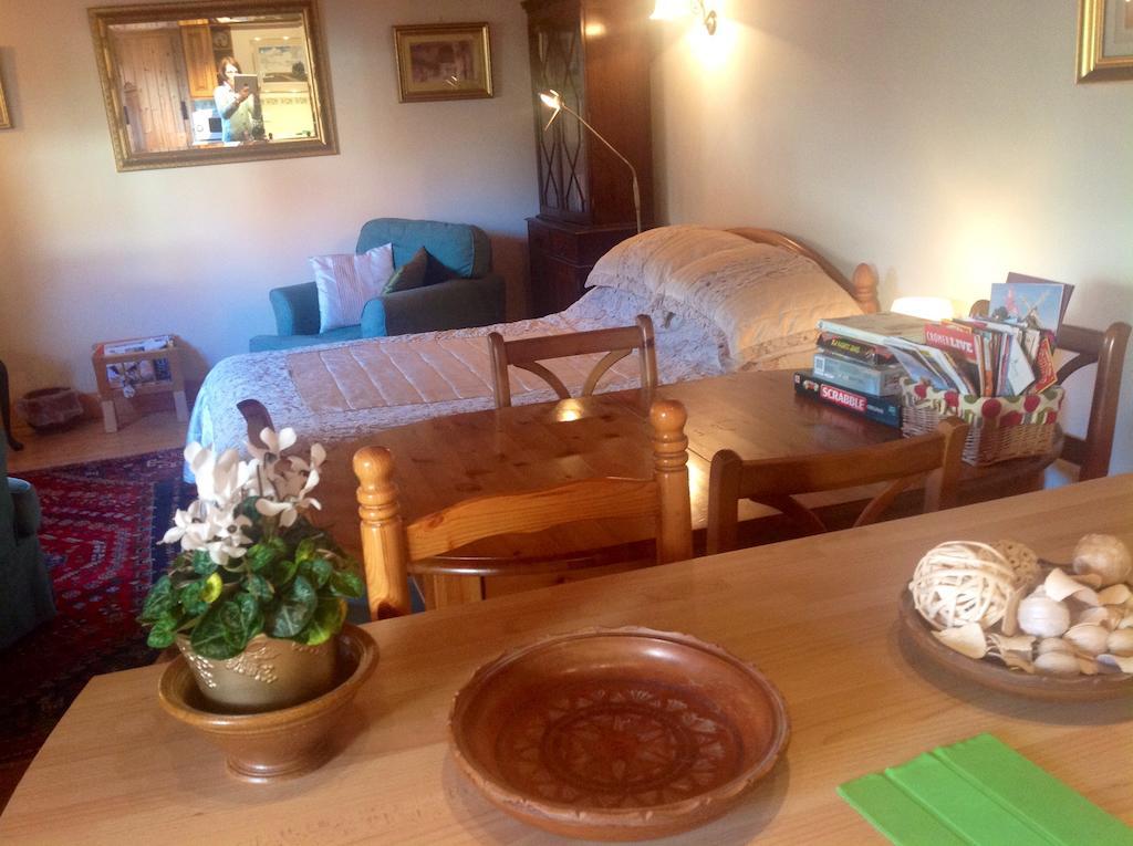 White House Farm Hindolveston Room photo