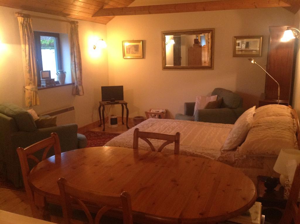 White House Farm Hindolveston Room photo