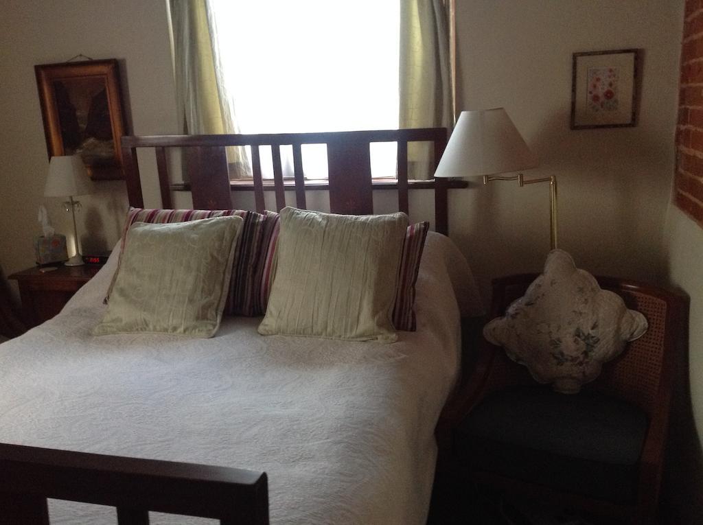 White House Farm Hindolveston Room photo